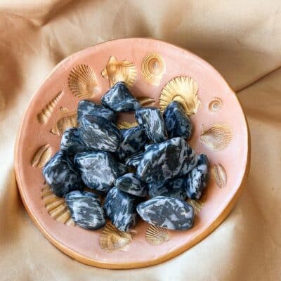 merlinite surya cristais