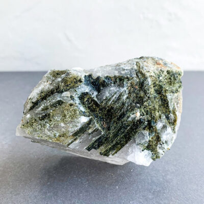 quartzo turmalinado em bruto portugues surya cristais