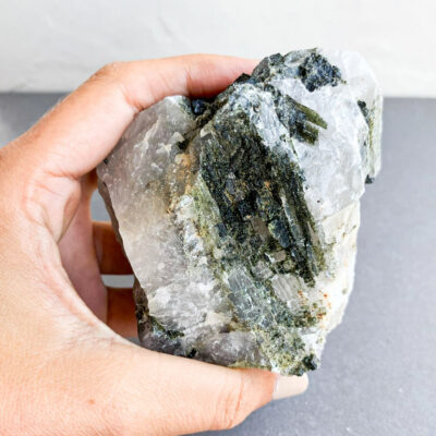 quartzo turmalinado em bruto portugues surya cristais