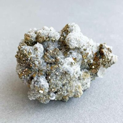 pirite com siderite sobre dolomite