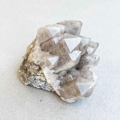 quartzo cinza portugues surya cristais