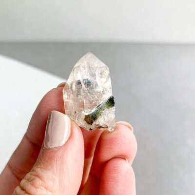 quartzo com turmalina verde surya cristais