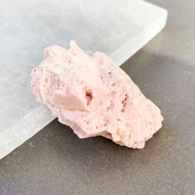 rodocrosite em bruto surya cristais