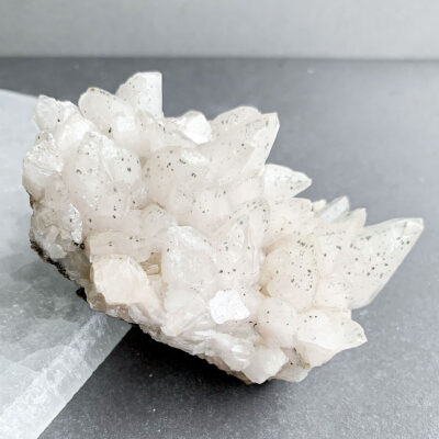 drusa de quartzo com oxidos surya cristais