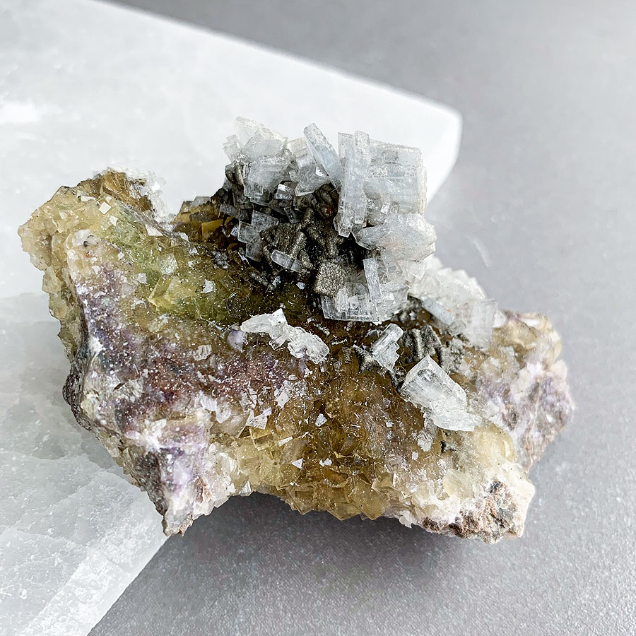 fluorite-amarela-com-barite-1 barite sobre fluorite amarela surya cristais
