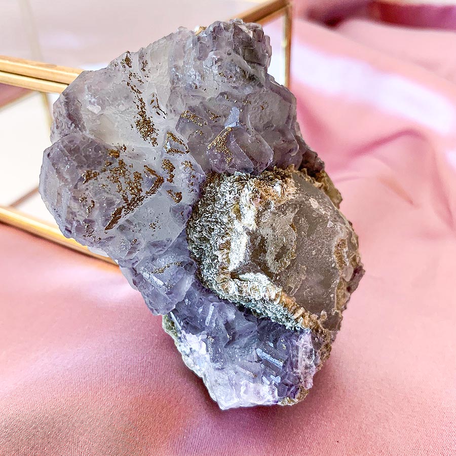 fluorite-panasqueira-suryacristais fluorite roxa com pirite surya cristais