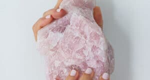 ritual amor proprio com quartzo rosa