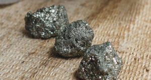 expandir a vibração do dinheiro pirite surya cristais