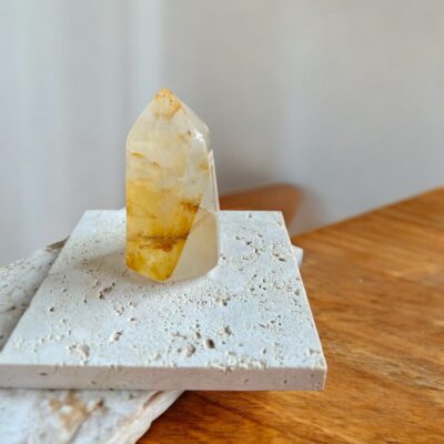 ponta de quartzo hematoide dourado surya cristais