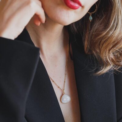 colar de pedra da lua surya cristais