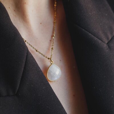 colar de pedra da lua surya cristais