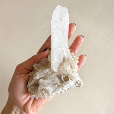 cluster de selenite surya cristais