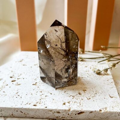 ponta facetada de quartzo fumado surya cristais