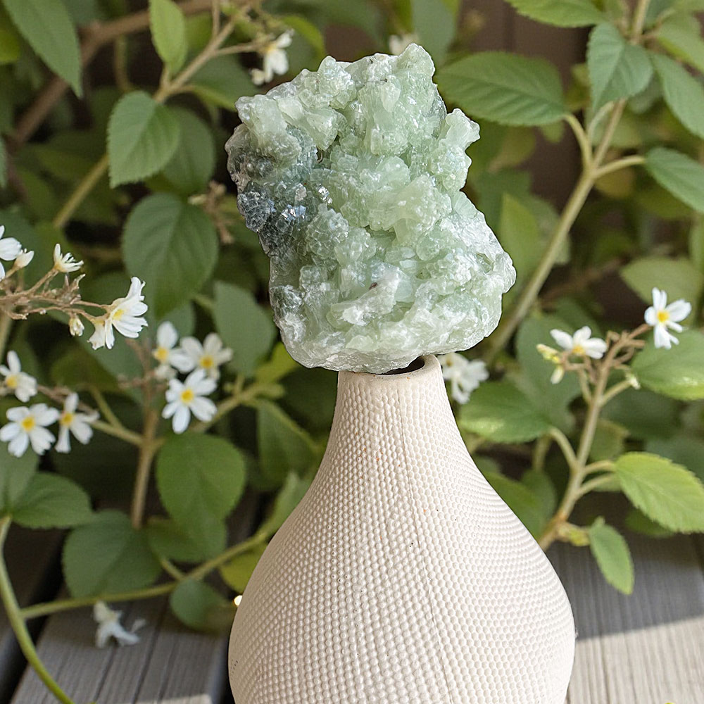 prehnite-suryacristais3 prehnite em bruto surya cristais