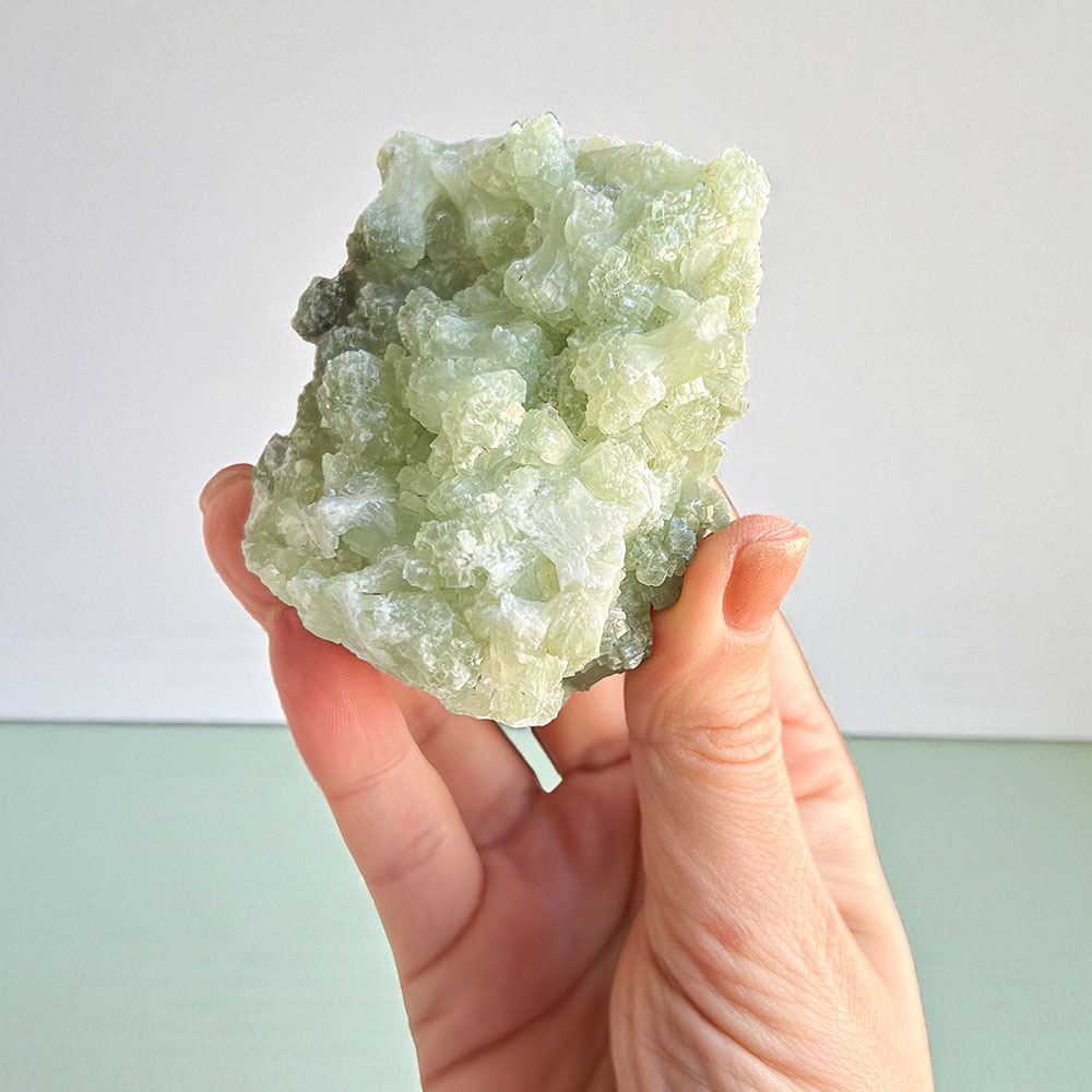 prehnite-suryacristais8 prehnite em bruto surya cristais