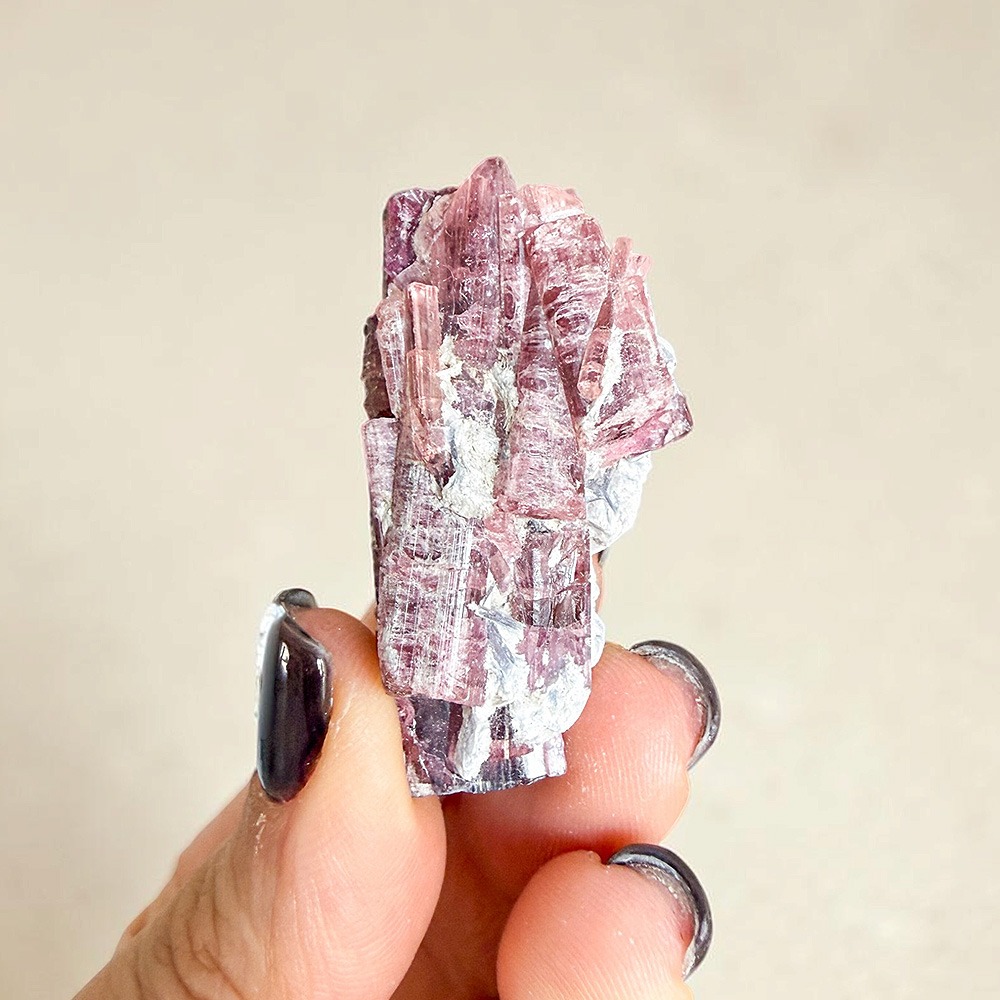 turmalina-rosa-suryacristais turmalina rosa com lepidolite surya cristais