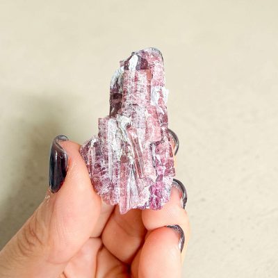 turmalina rosa com lepidolite surya cristais