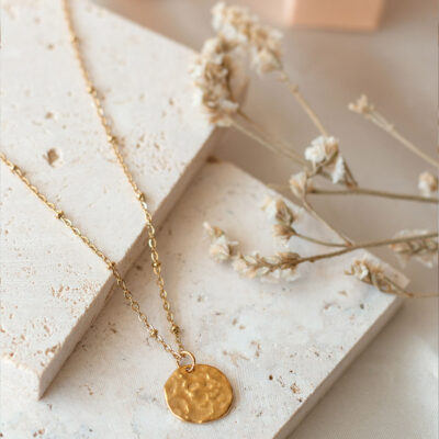 colar isa surya cristais