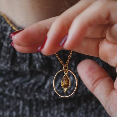 colar olho de tigre pilar surya cristais