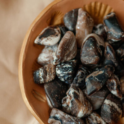 opala negra surya cristais