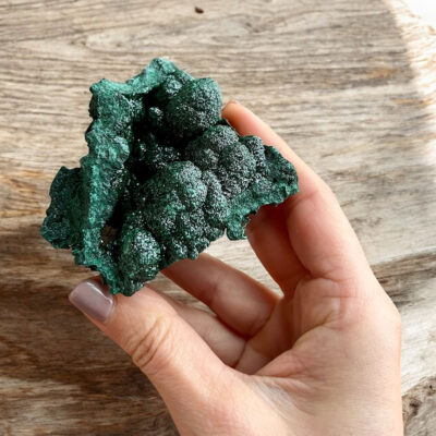 malaquite em bruto surya cristais