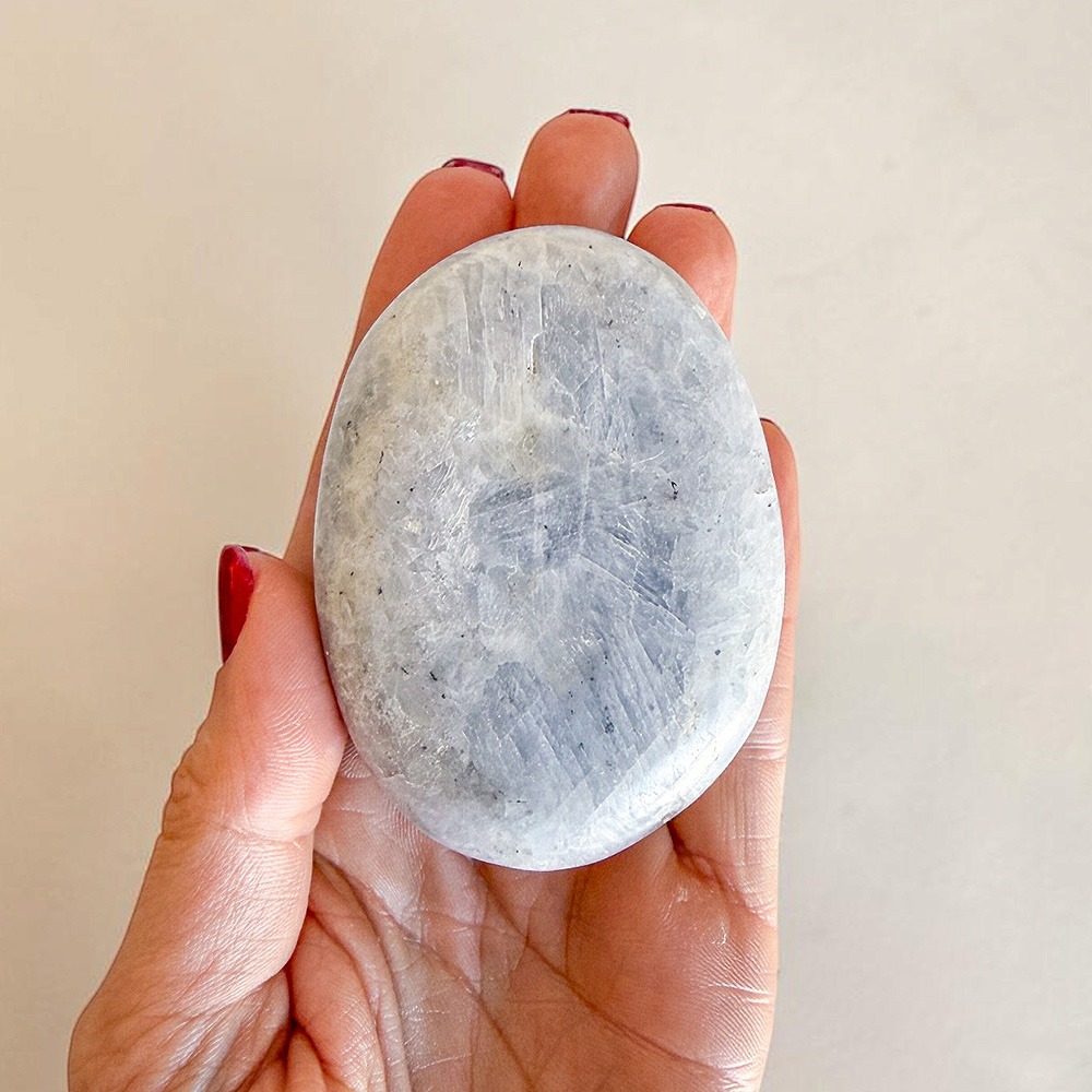 palmstone-celestite-suryacristais2A palmstone de celestite surya cristais