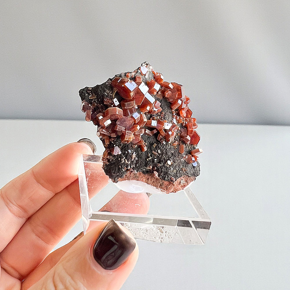 vanadinite-em-bruto-suryacristais vanadinite surya cristais