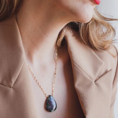 colar com eudialyte surya cristais