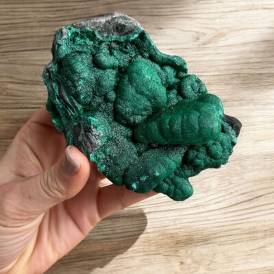 malaquite em bruto surya cristais