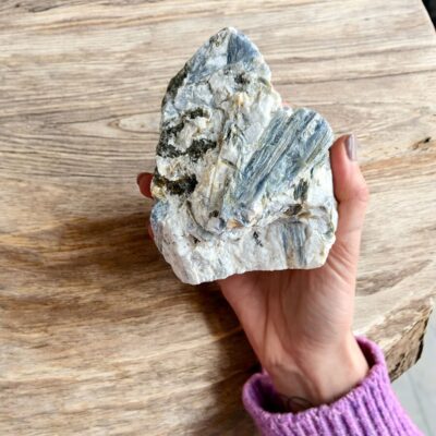 cianite azul em bruto surya cristais