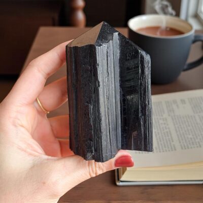 turmalina negra em bruto surya cristais