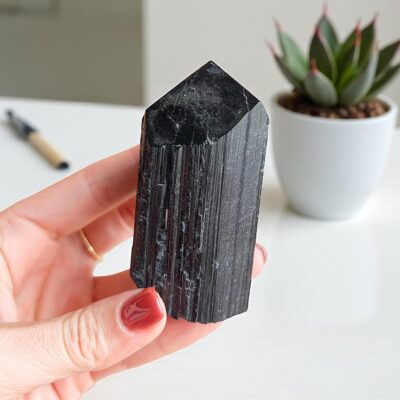 turmalina negra em bruto surya cristais