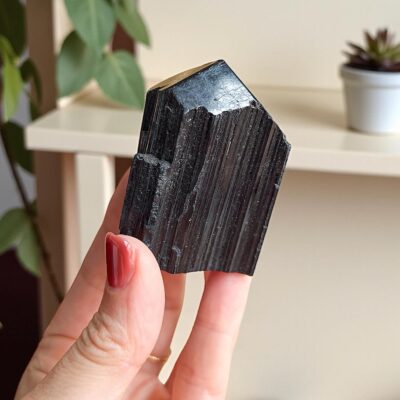 turmalina negra em bruto surya cristais