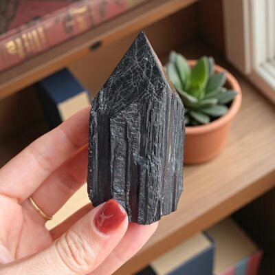 turmalina negra em bruto surya cristais