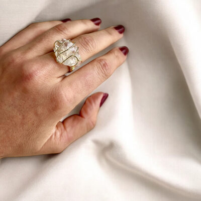 anel com quartzo cristal ariana surya cristais