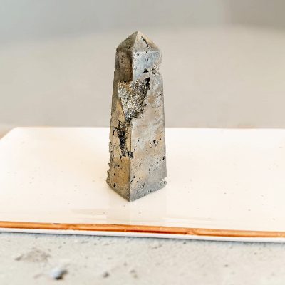 obelisco de pirite surya cristais
