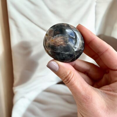 pedra da lua negra surya cristais