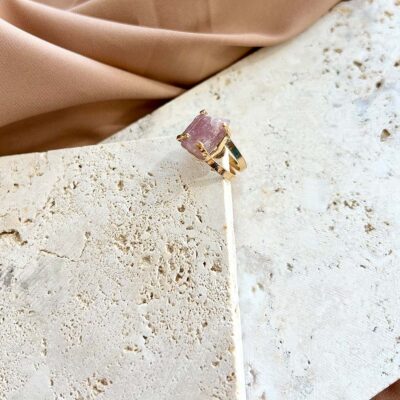 anel com turmalina rosa