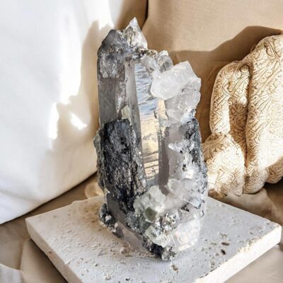 quartzo com volframite e apatite azul