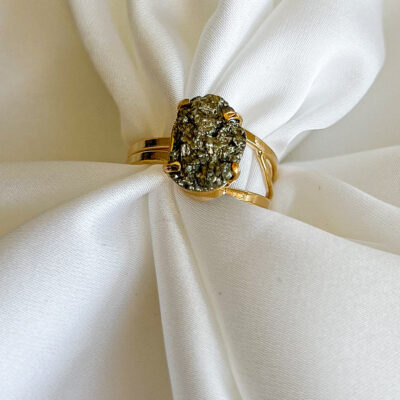 anel com pirite raw collection surya cristais