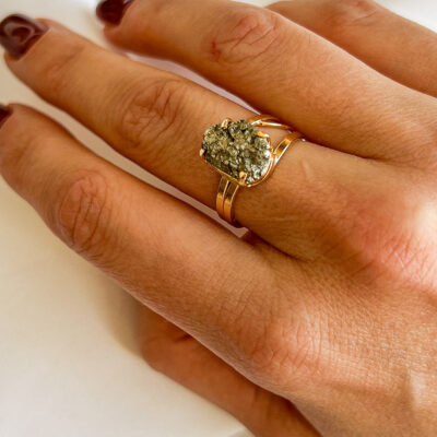 anel com pirite raw collection surya cristais