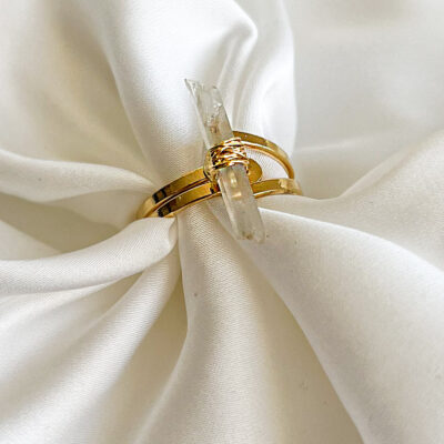 anel com quartzo cristal raw collection surya cristais