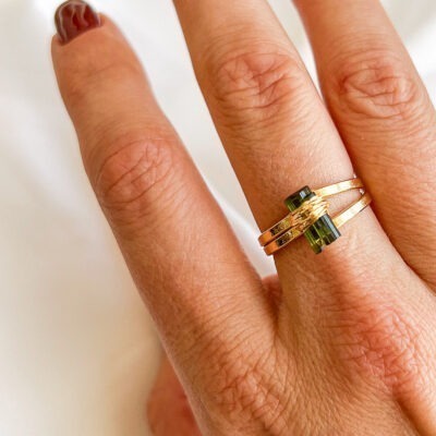 anel com turmalina verde raw collection surya cristais