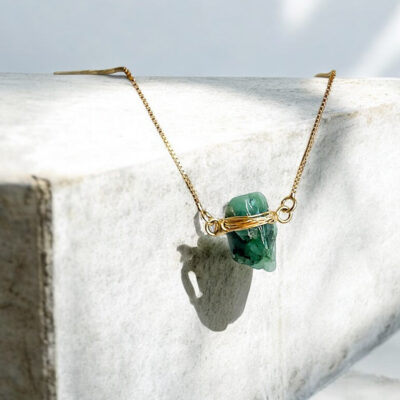 colar com esmeralda raw collection surya cristais