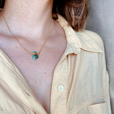 colar com esmeralda raw collection surya cristais