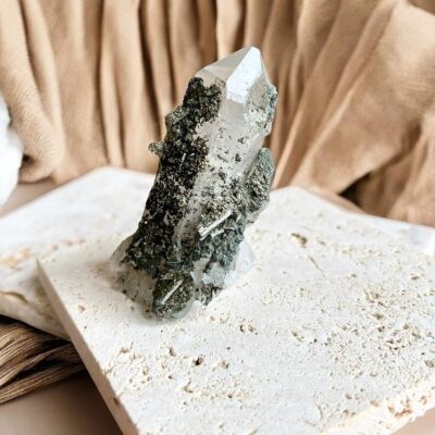 quartzo português com pirite surya cristais