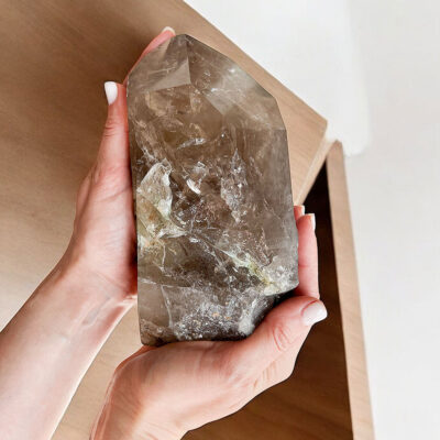 ponta de quartzo fumado grande surya cristais