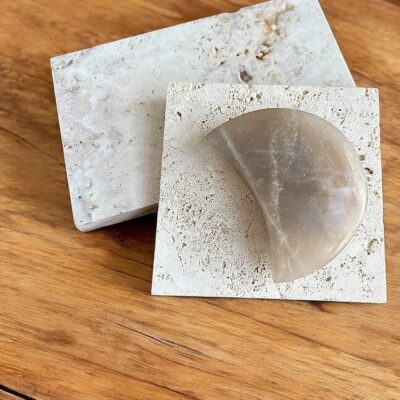 pedra da lua surya cristais