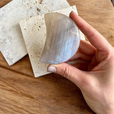 pedra da lua surya cristais