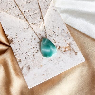 colar com hemimorfite verde surya cristais